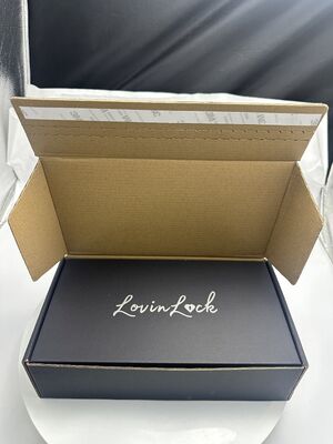 Guter Preis Anpassungsfähiges Walzpapier-Box-Verpackungsset beinhaltet schützenden Kraft-Mailer und stilvolle matte schwarze Geschenkbox zum Anzeigen Online