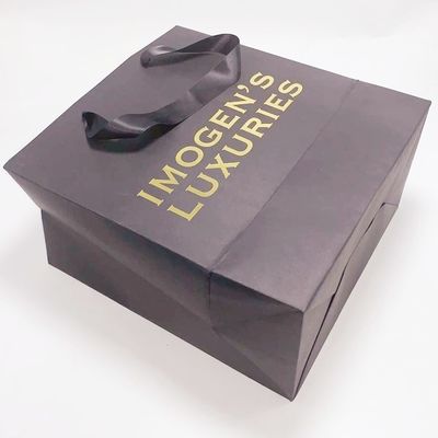 Guter Preis Gewohnheit druckte den Kraftpapier-Papiertüte-Silk Griff, der für das Geschenk-Verpacken recyclebar ist Online