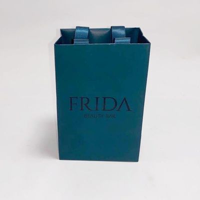Guter Preis Personifizierte Gewohnheit druckte Papiertüte-Schmuck-Tragetasche mit Silk Griff Online