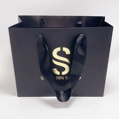 Guter Preis Vorzüglicher schwarzer Kraftpapier-Taschen-Silk Griff-kundenspezifische Drucksache-Einkaufstaschen Online