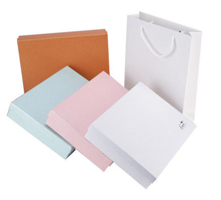 Guter Preis Die Kleidungs-Gesundheitswesen-Produkt-Verpackent-shirt der Männer Verpackenkasten-Falten Online