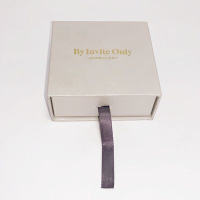 Guter Preis Fach-Art Schmuck-Papierkasten-weiße Farbe, aufbereitete Schmuck-Geschenkboxen Online